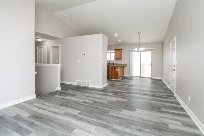 Photo - 3717 Bountiful Ln