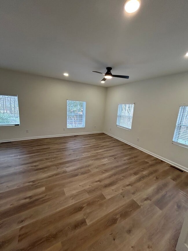 Building Photo - Newley Remodeled New Home!