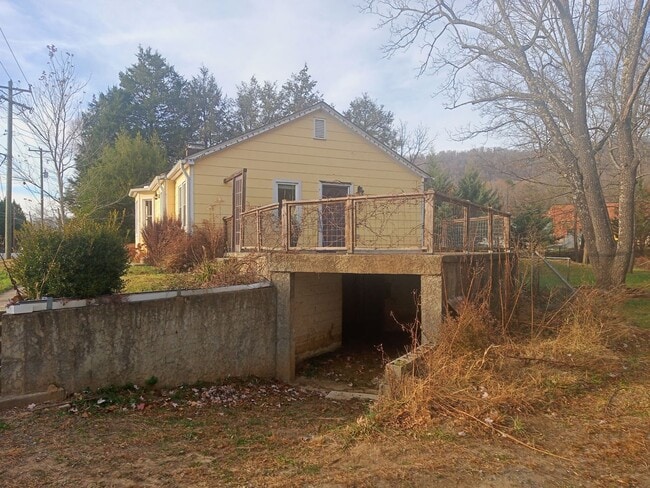 Photo - Beautiful Home in Swannanoa available now!
