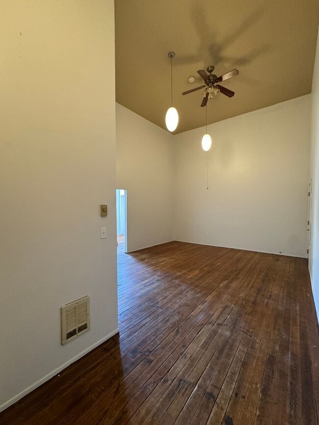 Photo - 314 N Main St Unit E