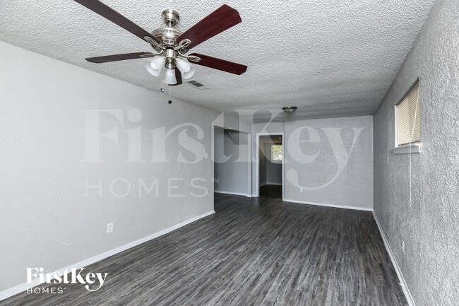 Photo - 308 Bluebonnet St