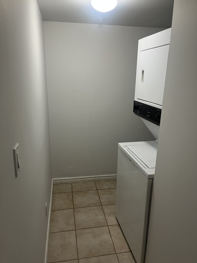 Photo - 1278 Granville St