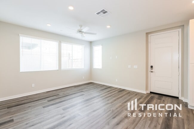 Photo - 28103 Rosetta St