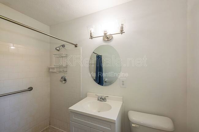 Photo - 120 Burnett Way