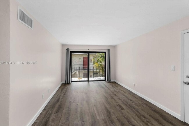 Photo - 8701 SW 141st St Unidad L8
