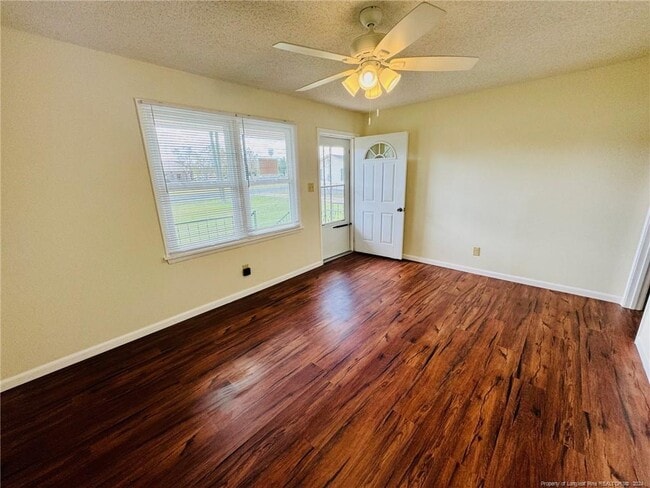 Photo - 105 E Railroad St