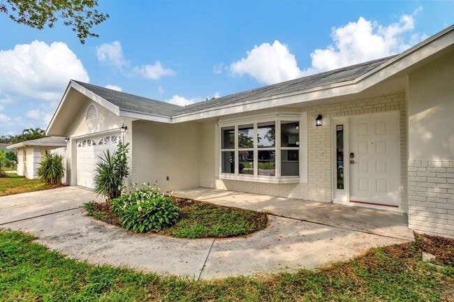 Photo - 843 Azalea Dr