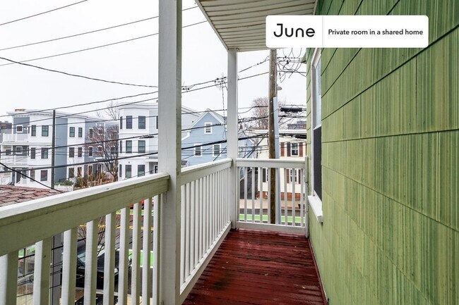 Room in Shared 5 bed/1 bath home in Somerville