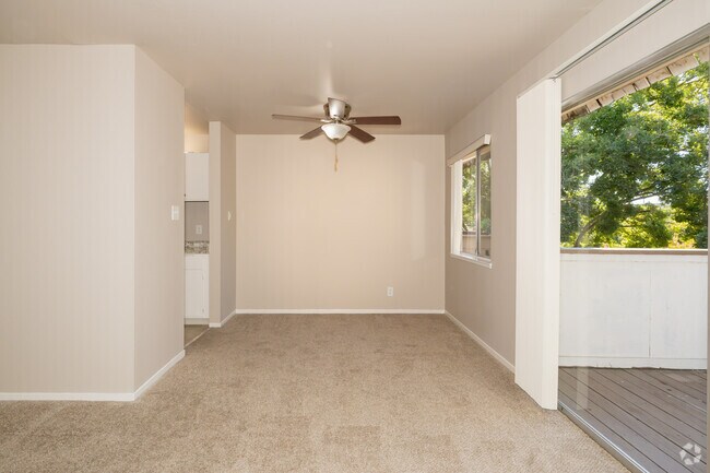 2 habitaciones, 1 baño - 860 pies cuadrados - Comedor - Hacienda Apartments