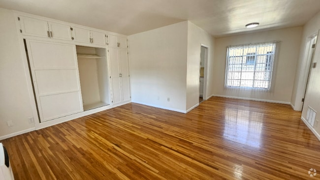 Building Photo - 4221 Los Feliz Rental