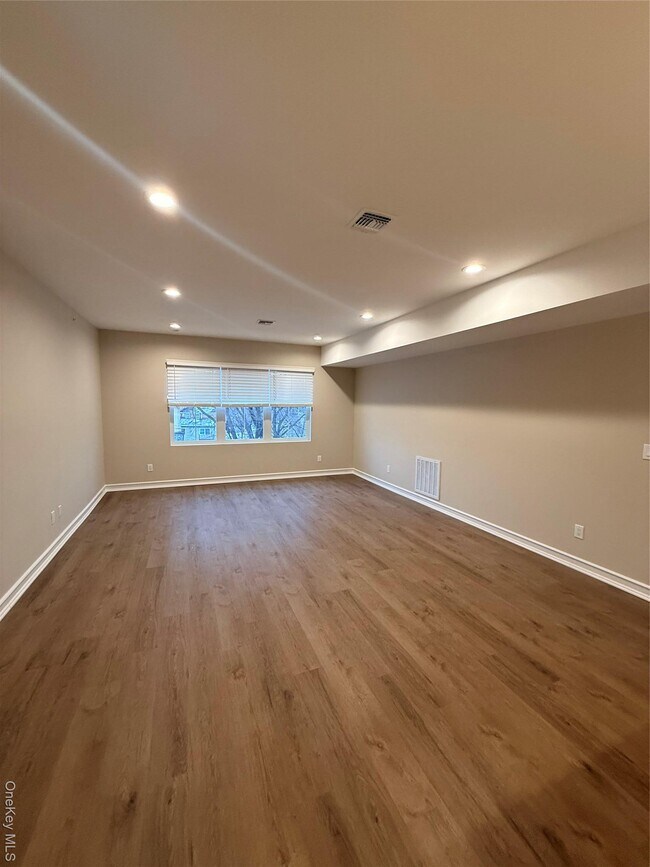 Photo - 122 Greenwich Ave Unit 404