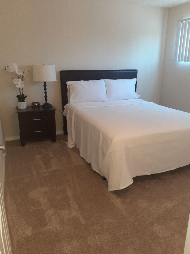 Building Photo - Apply Now move-in ready Unit 383-K Rental