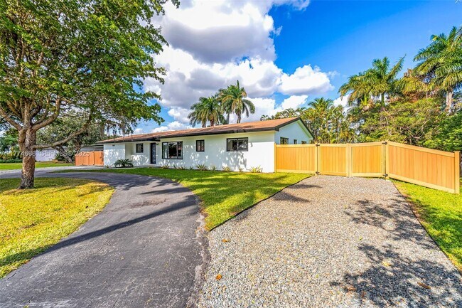 Photo - 535 N Biscayne River Dr