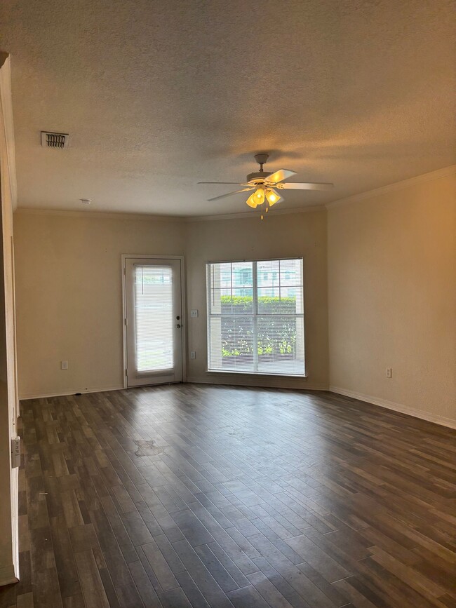 4460 Hodges Blvd Unit 204