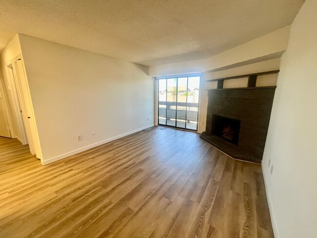 Photo - **$500 Move in Special**  Updated Spacious 1 bed/1 bath in Aurora Unit B9