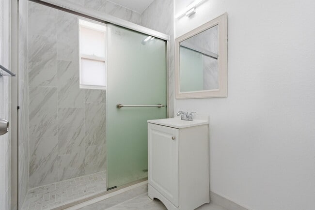 Photo - 8430 Crespi Blvd Unit # 8420