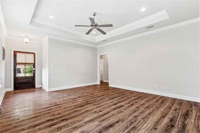 Photo - 856 Linlen Ave
