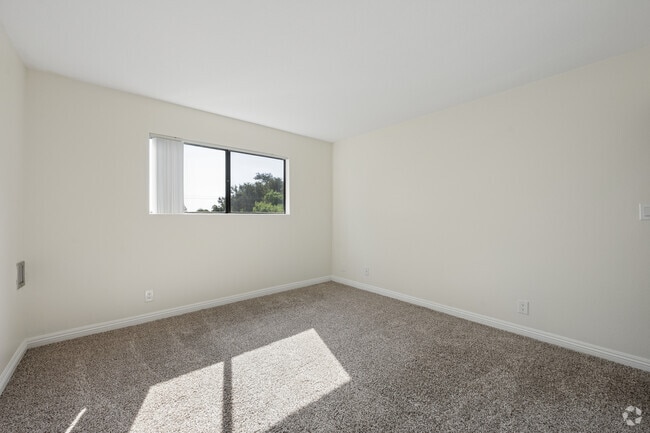1BR, 1BA - 625SF - Bedroom