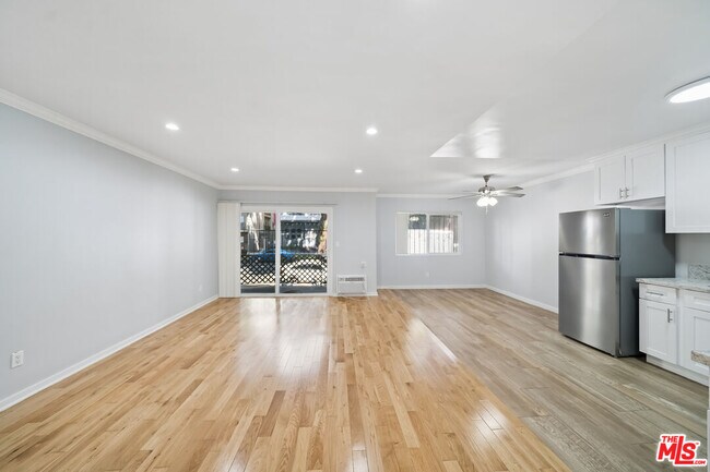 Photo - 7032 Lanewood Ave Unit 101