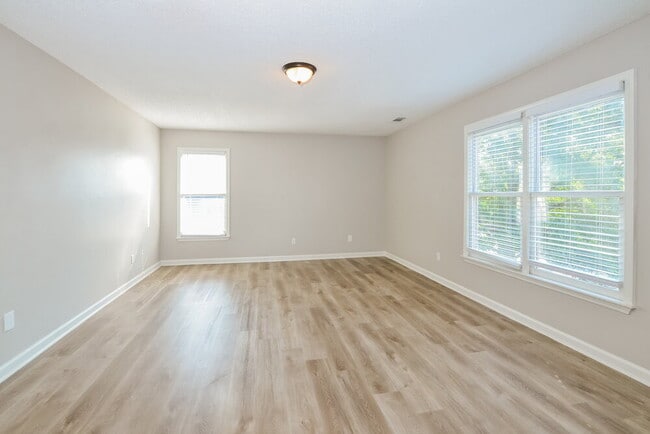 Photo - 2033 Oak Springs Dr