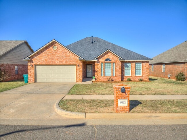 Building Photo - Well kept home in Edmond + 3 bedrooms + Office + Edmond Schools