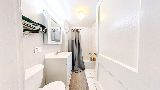 Photo - 734-44 W. Aldine