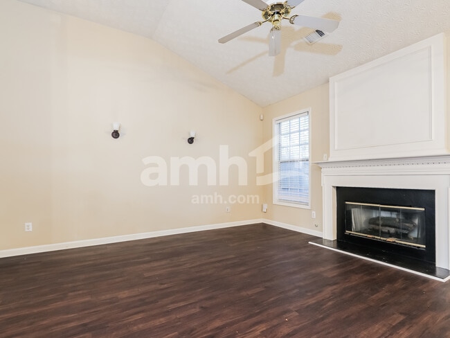 Photo - 412 Heathcliff Ct