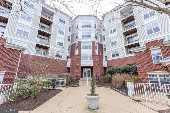 Building Photo - 1645 International Dr Unit 309