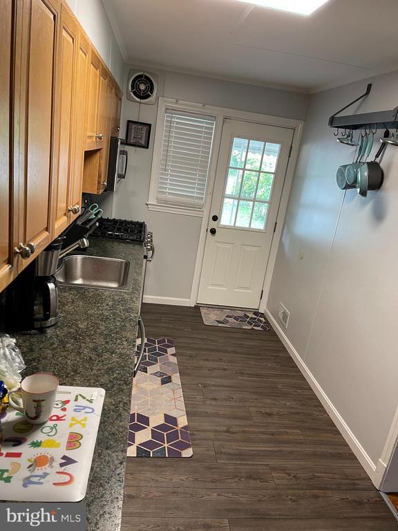 Photo - 1658 Thetford Rd