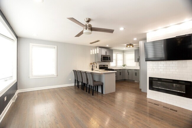 Photo - 9945 Sunnyside Ave