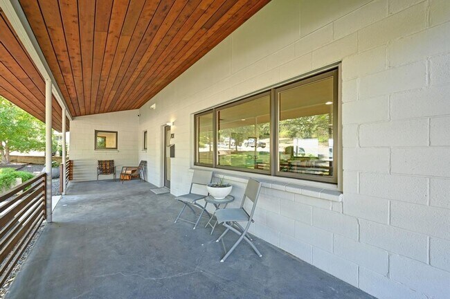 Photo - 701 Brownlee Cir