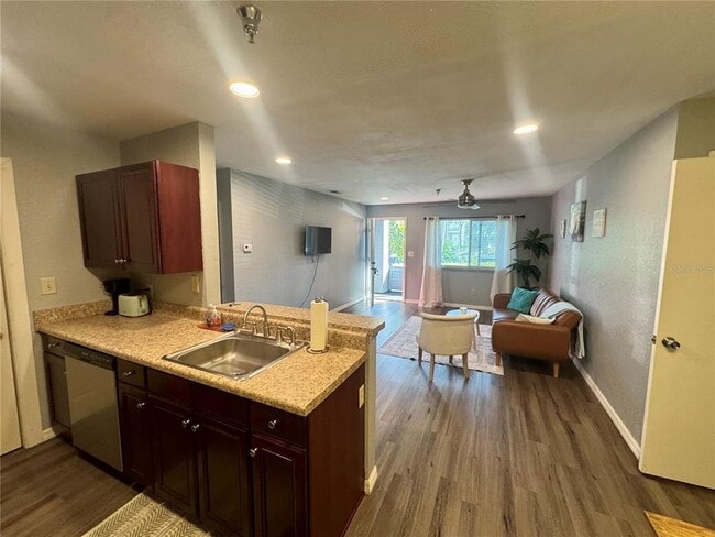 Photo - 10265 Gandy Blvd N Unidad 1001