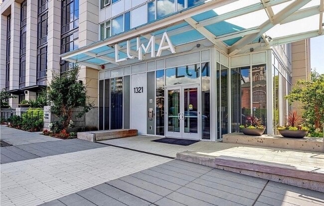 Building Photo - Luma Condominiums ~ First Hill/Capitol Hill Unit 2204