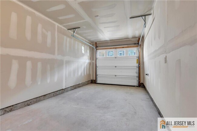 Photo - 504 E International Rd