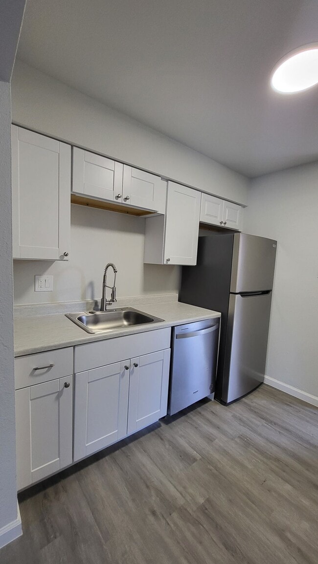 Kitchen - Fairway Park Manor