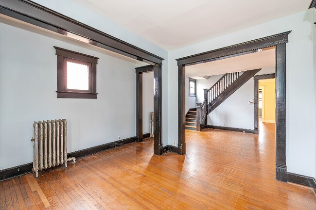 Photo - 977 Woodruff Pl E Dr