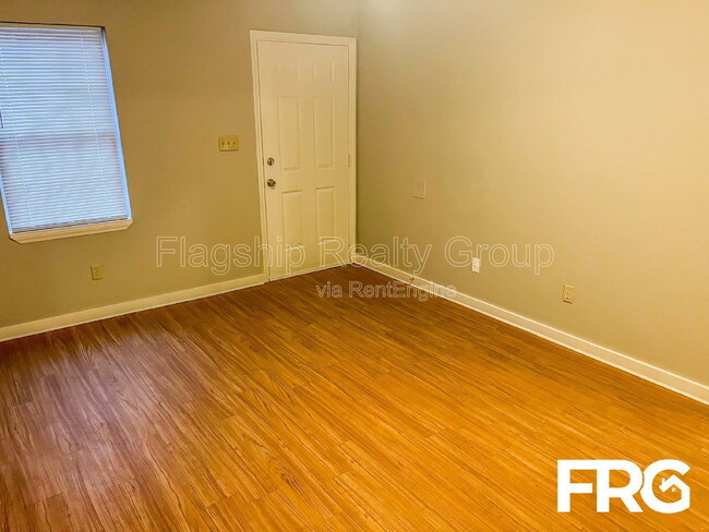 Photo - 214 Connie Cir