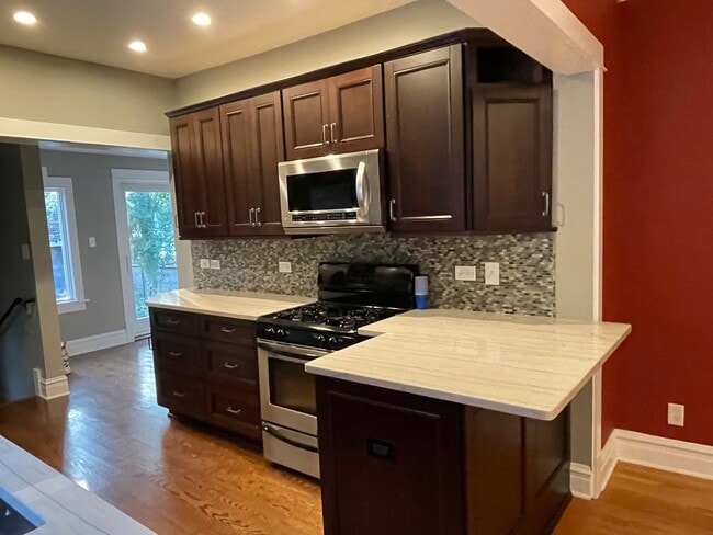 Photo - 831 Hayes Ave