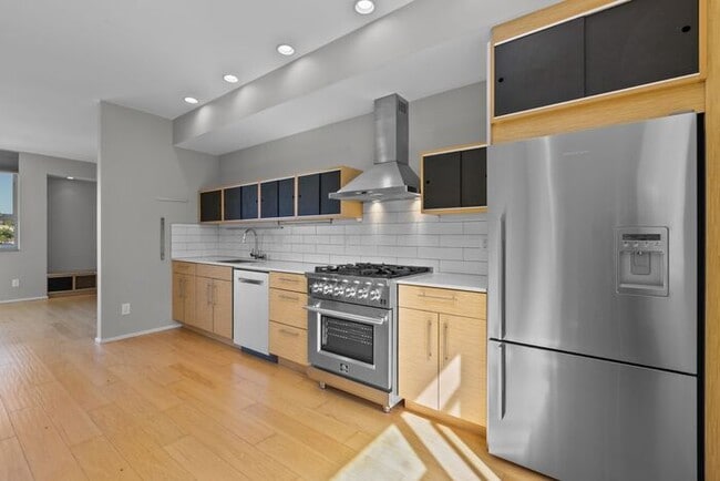 Photo - Gorgeous VIEW Townhome w/ 2 Master Suites in Coveted Eastlake