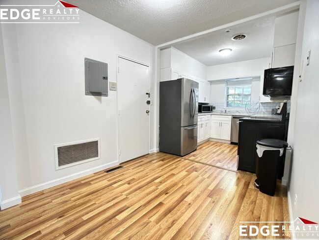 Photo - 161 Lake Shore Rd Unit 1