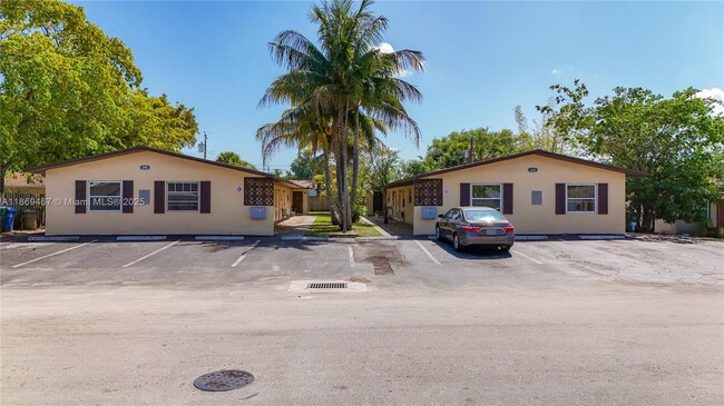 Building Photo - 240 NW 40th Ct Unit 1 Rental