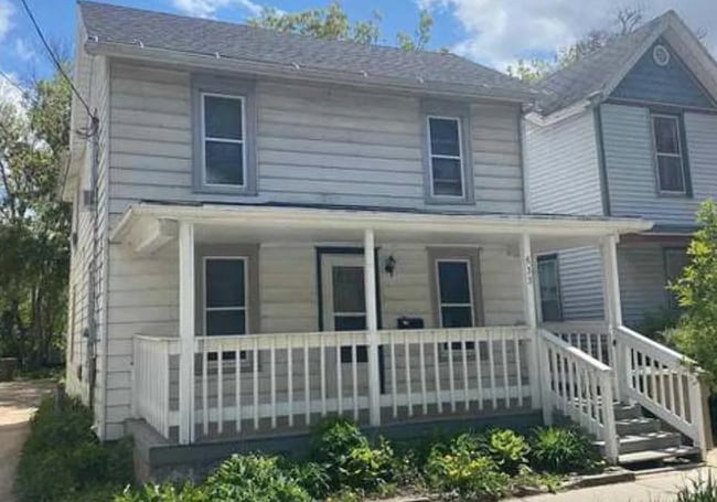 Building Photo - 633 E Johnson St Rental