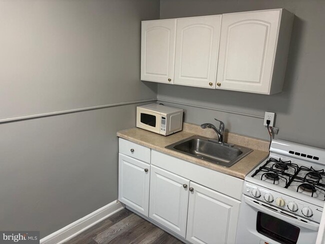 Photo - 7243 Holabird Ave