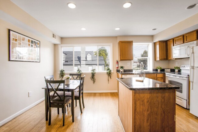 Photo - 3339 10th Pl SE Unidad 302