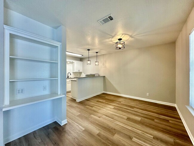 Photo - Spacious Newly Renovated 4/2 Walking Dista... Unit C