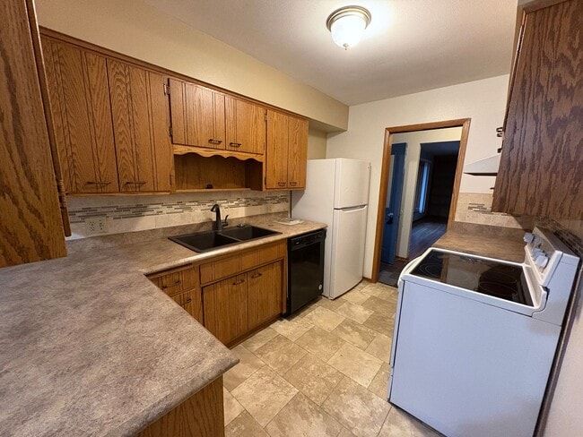 Photo - 3 Bed 2 Bath