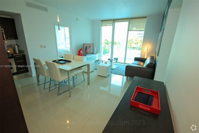 Building Photo - 950 Brickell Bay Dr Unit 1207 Rental