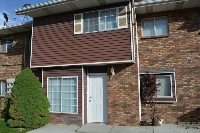 Building Photo - 479 E 820 S