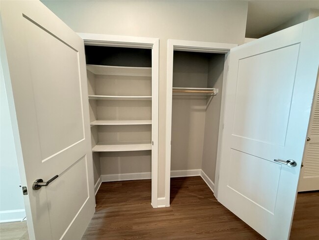 Building Photo - 716 Waugh Dr Unit A20.723