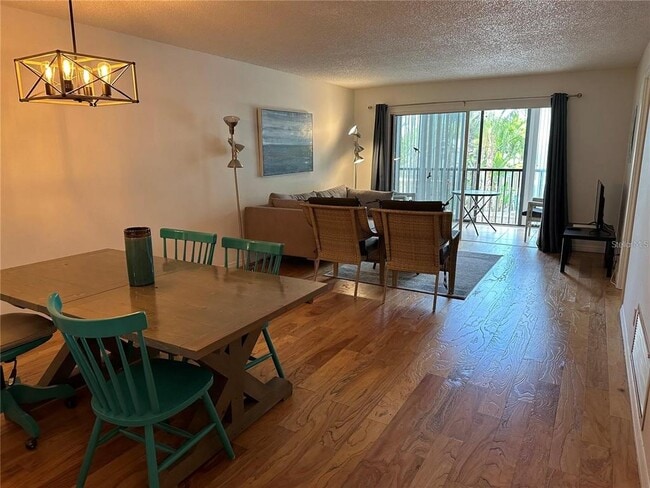 Photo - 3700 S Osprey Ave Unidad 219